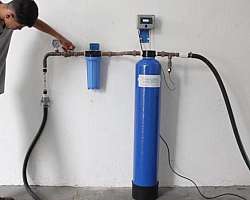 Desmineralizador de água para laboratório